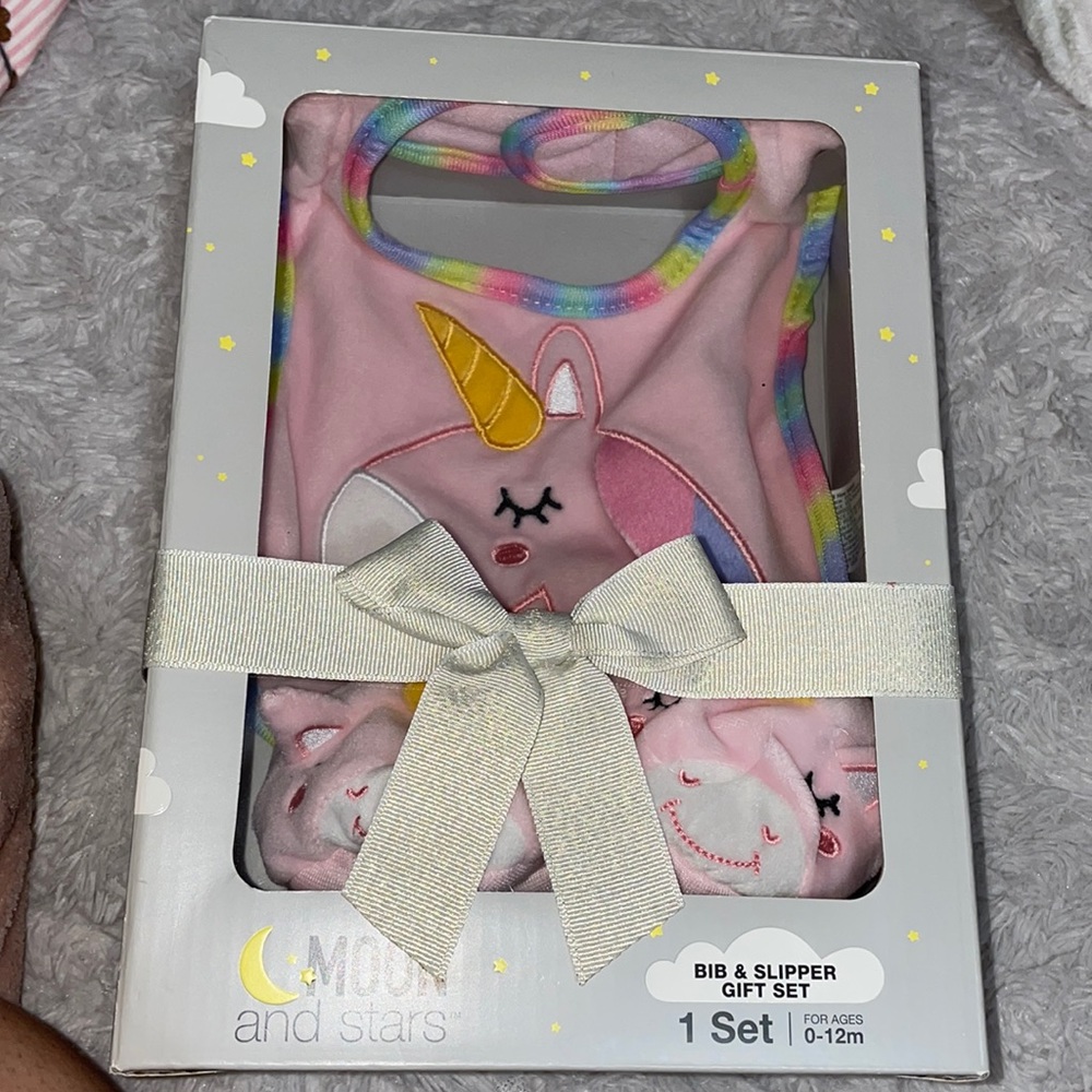 Bib and slipper gift set